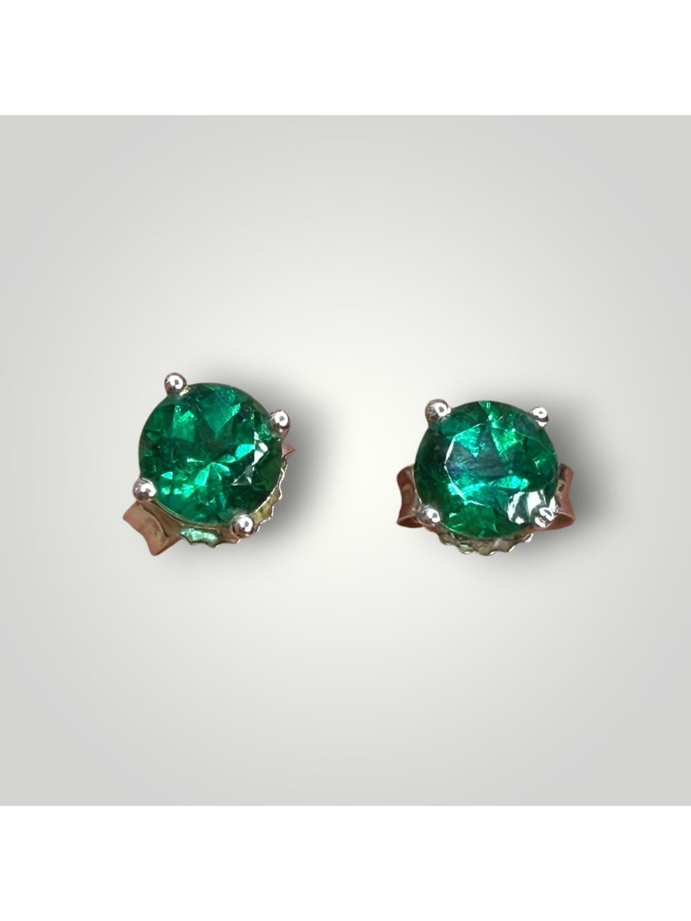 STS Solid 14K White Gold Emerald Stud Earrings 0,6g